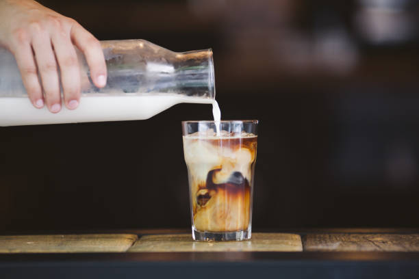 cold brew coffee pour