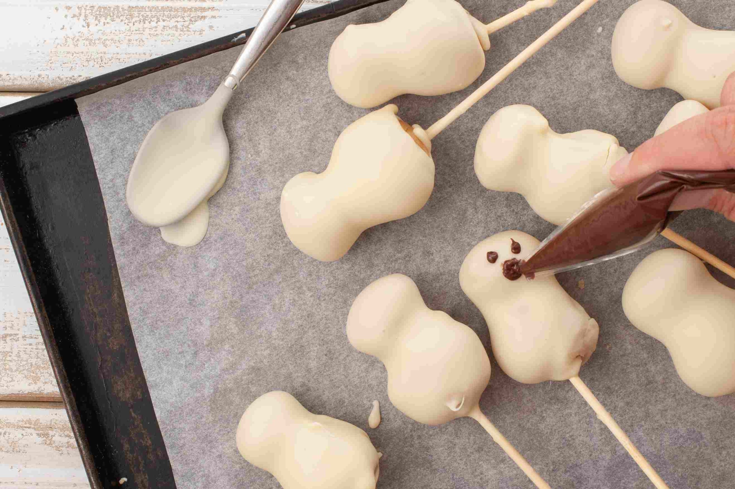 ghost cakepop8 scaled