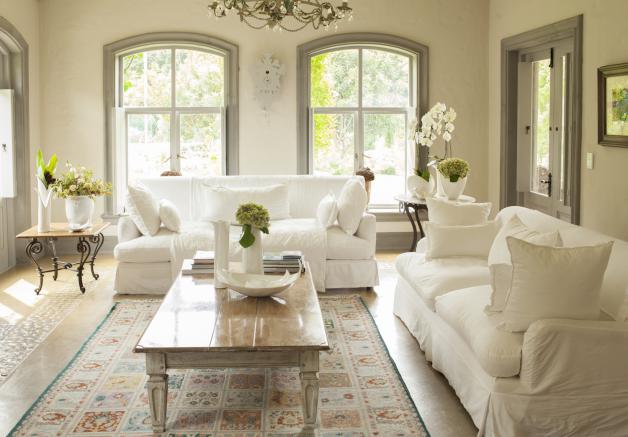 home staging tips clean living room