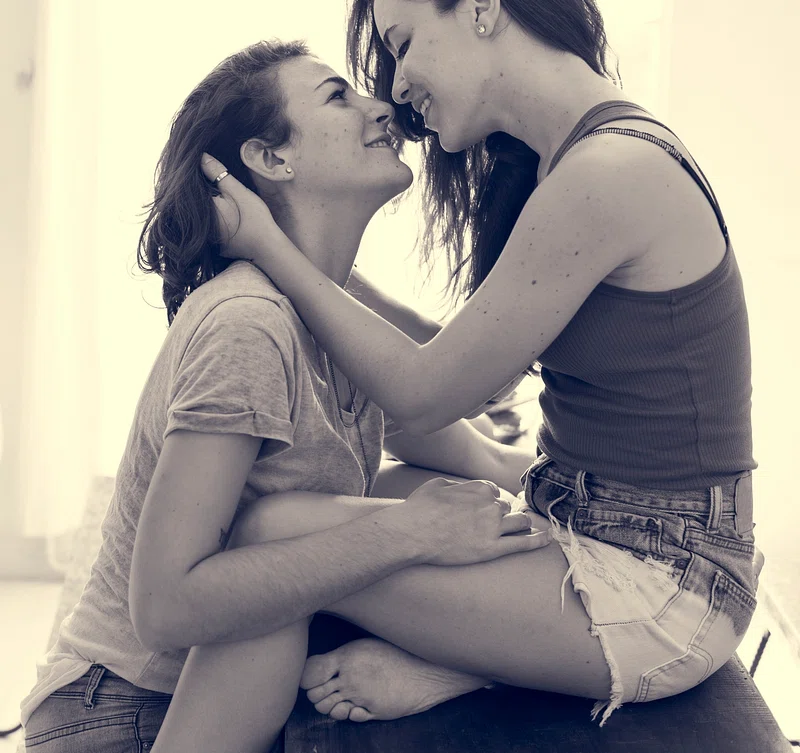 lesbian kissing1
